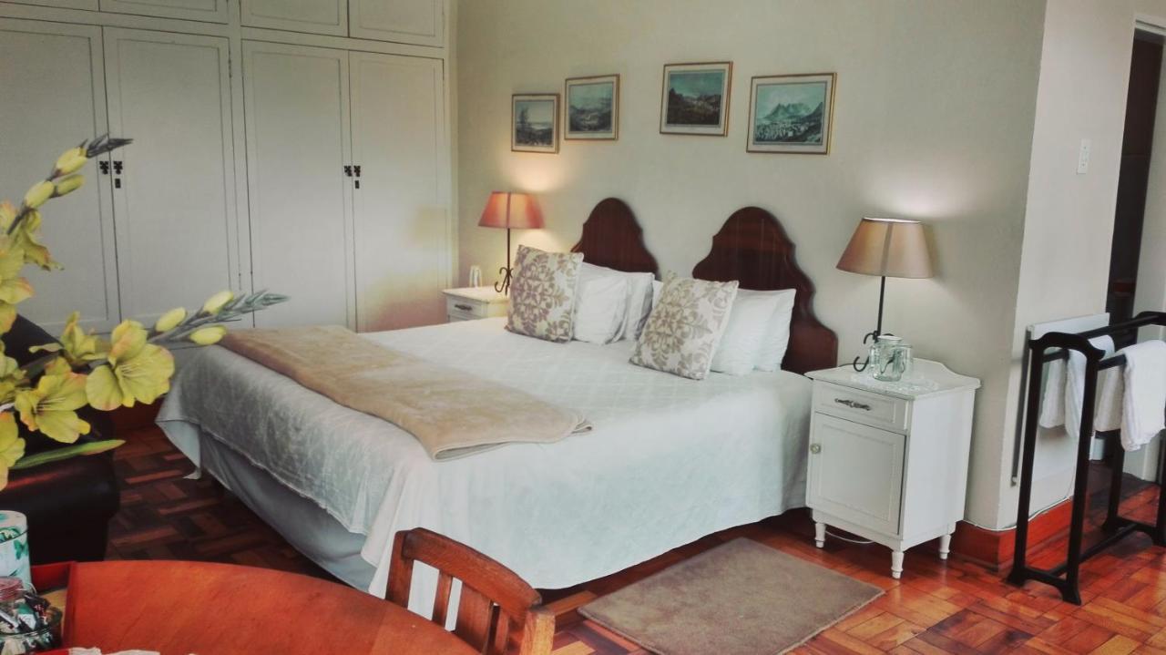 The Riverhouse Guesthouse เอสต์คอร์ท ภายนอก รูปภาพ
