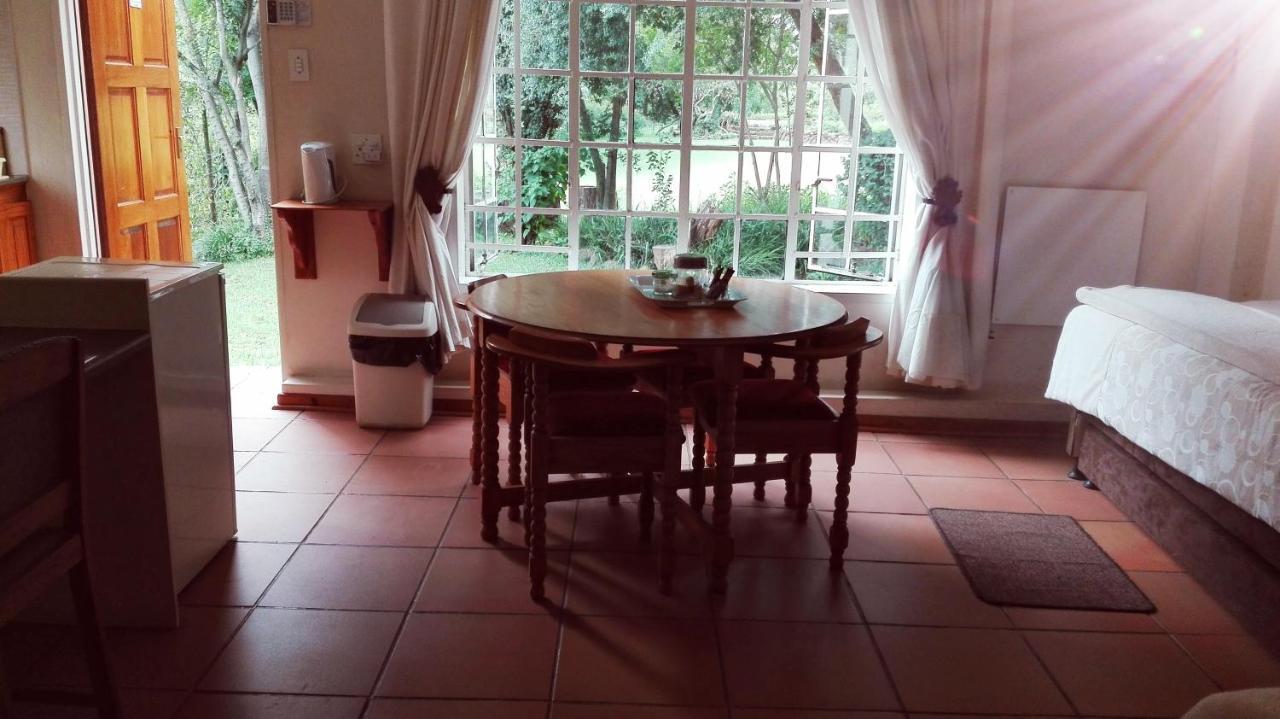 The Riverhouse Guesthouse เอสต์คอร์ท ภายนอก รูปภาพ